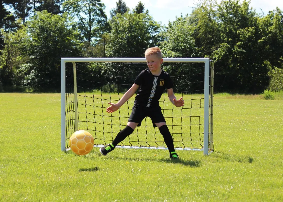 Kübler Sport® Mini-Trainingstor FUN Mit Klappbaren Netzbügeln 4 Kübler Sport® Mini-Trainingstor FUN Mit Klappbaren Netzbügeln – Bild 4