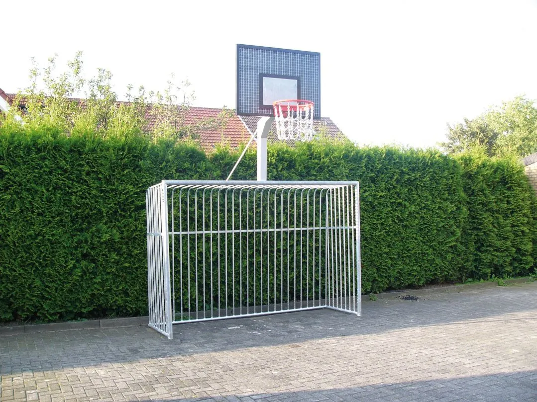 Basketball-Aufsatz Für Bolzplatztor Aus Stahl 1 Basketball-Aufsatz Für Bolzplatztor Aus Stahl